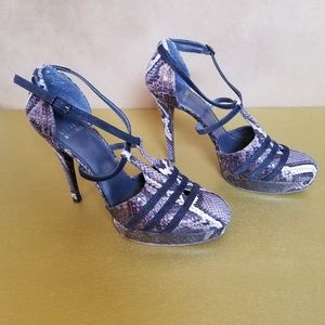 Stuart Weitzman Anniversary Heritage Platform Pump